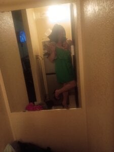 Sexyykay8 Green dress Pic 3