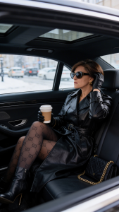 leather car interior and lady de Vivian_Violet_  5 Imagens