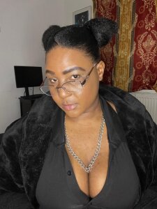 Curvy-Sashia Looking lush Pic 6