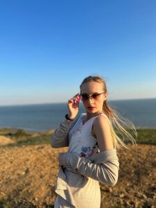 HelenLindsey Public Pic 2