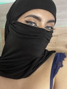 Jasmin_hamdanのTell me no… but look at me like thisの 6枚の写真