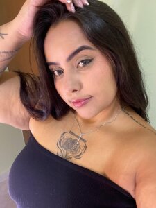 Hey Im Tina de tinacurv1  5 photos