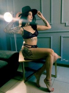 VenusClaire_ Dark elegance, burning desire Immagine  3