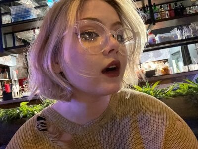 LouMonroe: Public ( 3 фото)