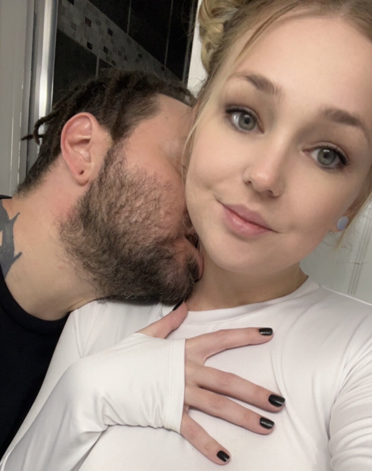 Join KRCREME Live Sex Chat - Profiles, Reviews, & Porn