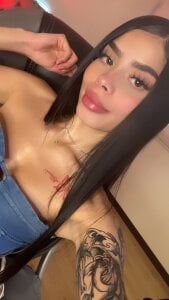 U favorite doll💓 od GuggaHell  3 snímek