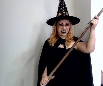 HannahEmmax2 LA BRUJA Fotka 2