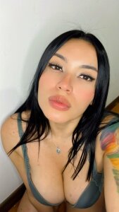 Lara_bombshell