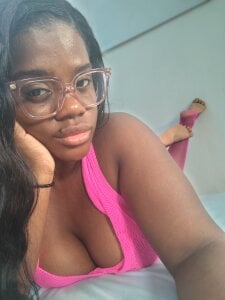 liarosee11 Pink suits me well 🩷🙈 Foto 3