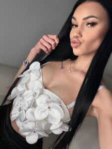 ilariea_girl Seductive Foto 2