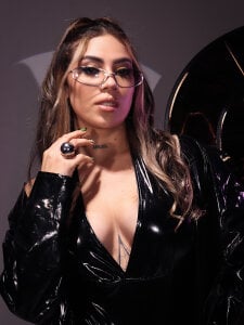 Zara_Wolf_: Light, Shadow and Attitude ( 4 фото)