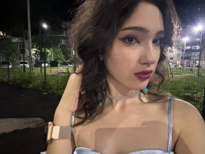 GenevaArton goofy girl Pic 2