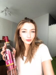 AveryBerksonのI drink a littleの 2枚の写真