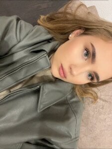 amelia_shiny_ Public Pic 3