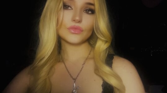 TatianaX0x0Me in a blond wig (i was having fun)照片