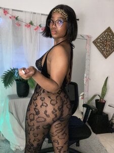 Black_girl3の🥰The black color that looks so good😈の 5枚の写真