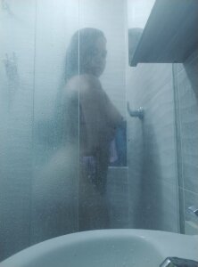 DairaMoon Sexy wet body Pic