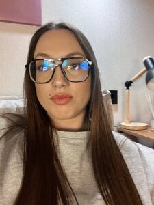 Alicia_Wood Public Foto 3