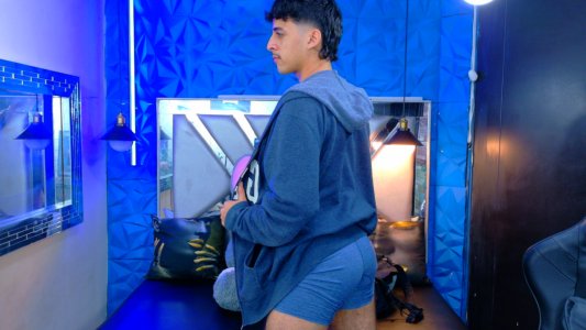 Being Flirtatious hehe 🥰 de Alan_Del_Reyx  4 photos