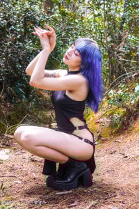 Anne_Dark Public Pic 4