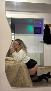 Maddy_Beluci me  2টি ছবি