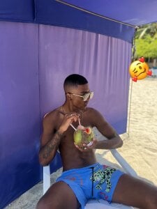YeremiBrowm Me on the beach Pic 2