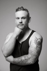 TwoFarty240 public1 slika