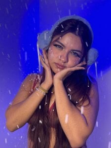 AbbyWathsonのWinter Teaseの 2枚の写真