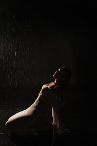 _Eva_Rose_ under rain Photo 3