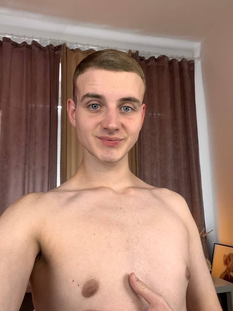 HereAlexColee Trending Pic 9294