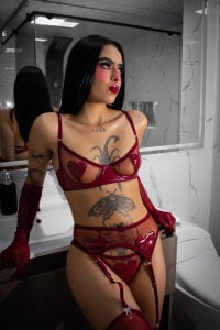 raven_blackk red ❤️‍🔥 Pic