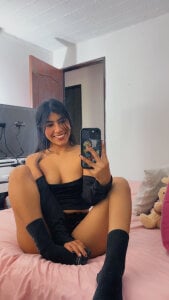 Laura_Jann Public Pic 2