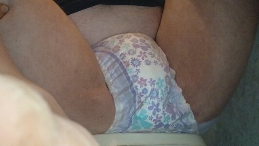 Gayjtomss082585 ME WEARING DIAPERS Pic 2