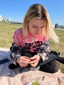 KellySunn Public Pic 7