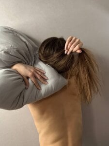 PetraHambelton I love big pillows Pic 4