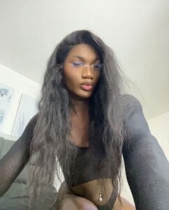 Black_shai01 kisses slika