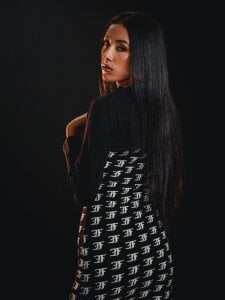 alicemoon__let me model you, love 😍🖤 Bild 4