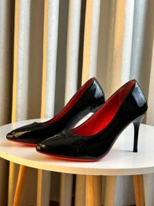 missmegann This is how I walk… straight into your fantasies Pic 6