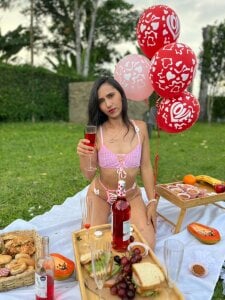 Our Valentine’s Date 💘 de FernandaBrown__  5 Imagens