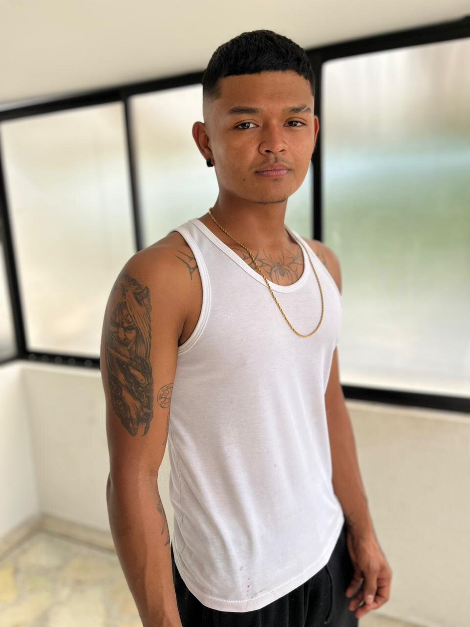 AndrewKenoxx_ 님의 트렌드 중인 사진  8630개