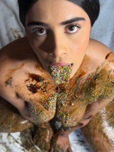 Melt on my skin, just like chocolate 🍫😈 de susan_zc  8 Imagens