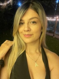 BlondieCutee Public Pic 2