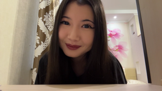 MaeRaads: Public ( 4 фото)