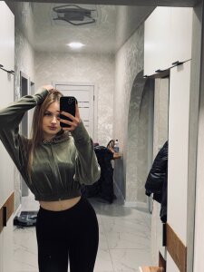 SolLocy relaxing in home 圖片 4