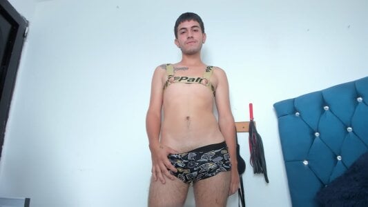 _1DERECK Public Bilde