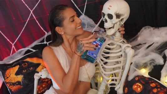 PlayfulShow Trick or lick ?! 🎃 Pic 9