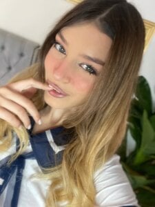 EvaWarenn Your school girl 🏫📚 Pic