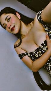 vela-kimmin a dress without underwear Bild