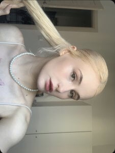 MilaElin Public Pic 4