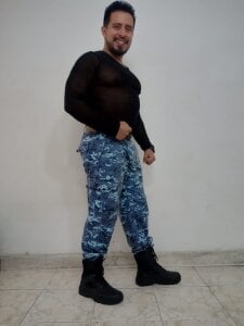 KalethBigDickのblue camo gymの枚の写真